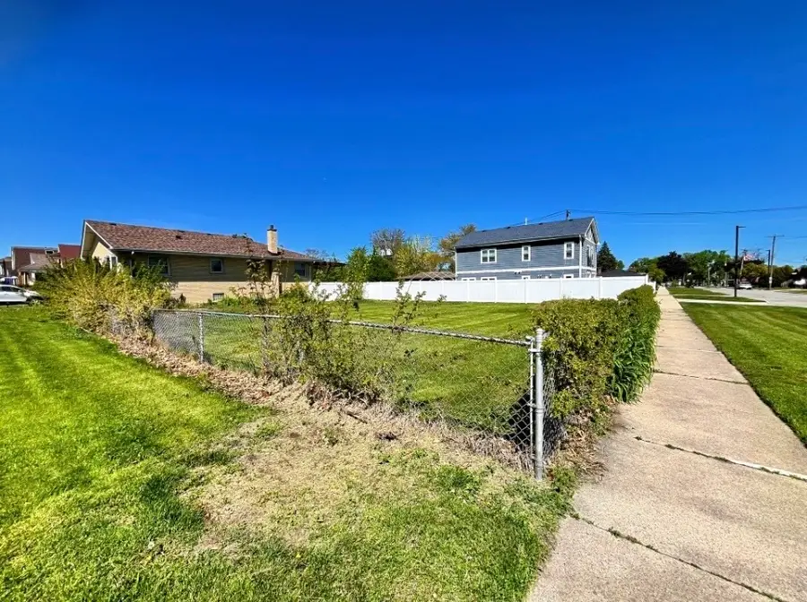 6910 43rd Street, Berwyn, IL 60402 - #2