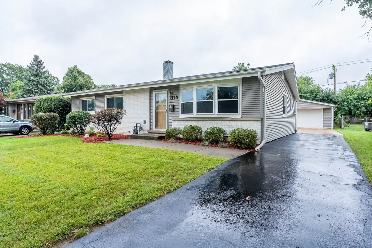 513 E Highland Avenue, Mount Prospect, IL 60056 - #1