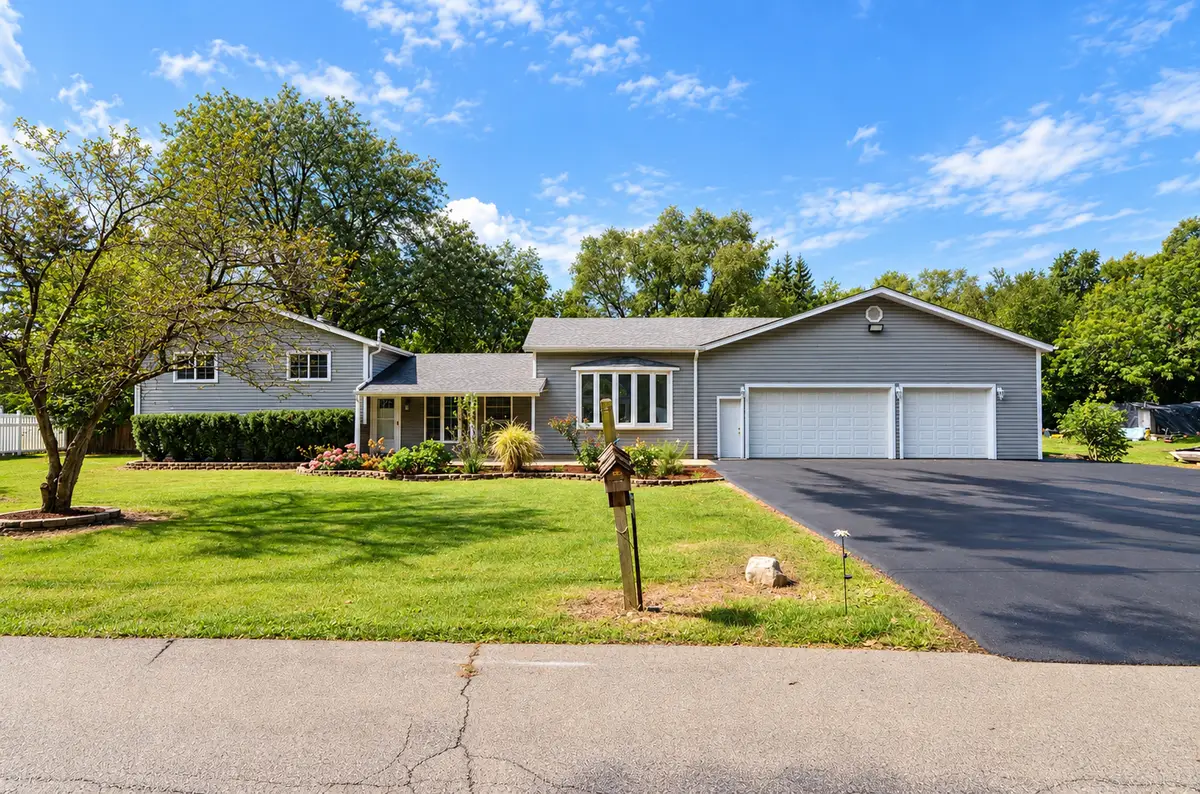 5N712 Garden Avenue, Roselle, IL 60172 - #1