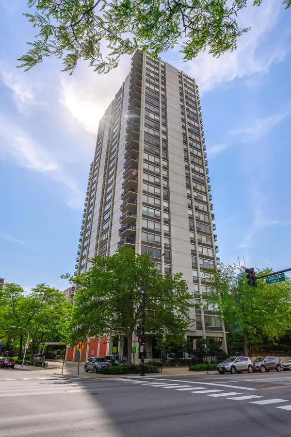 1360 N Sandburg Terrace #2701C, Chicago, IL 60610
