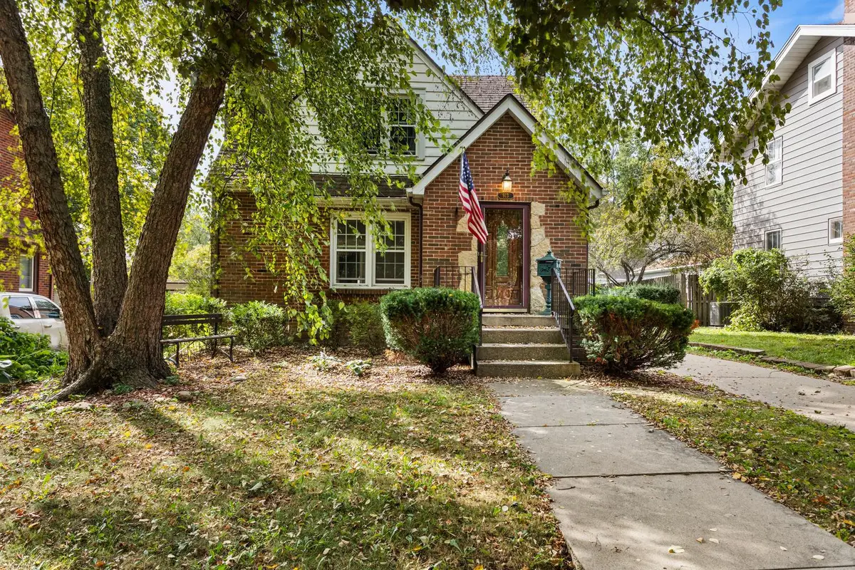 913 W Charles Street, Champaign, IL 61821 - #1