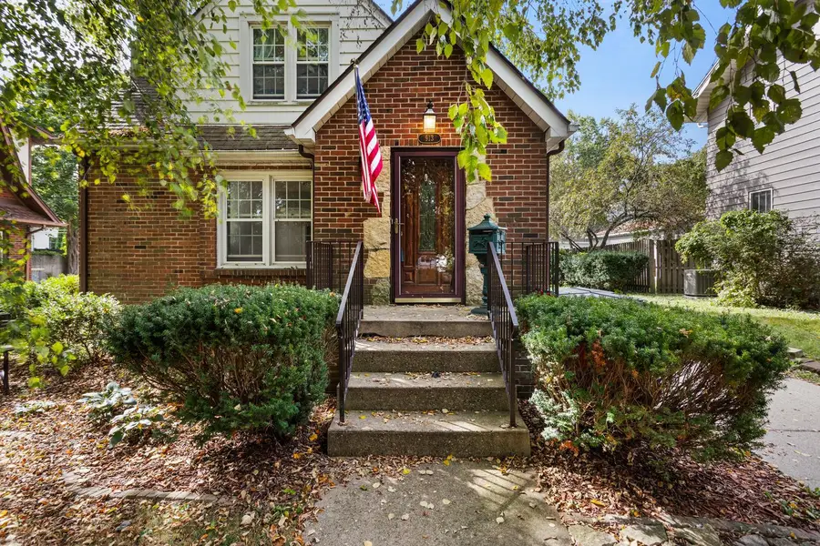 913 W Charles Street, Champaign, IL 61821 - #3
