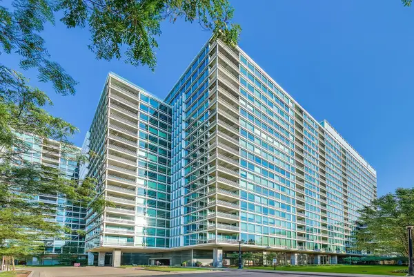 9715 Woods Drive #1806, Skokie, IL 60077