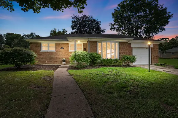 340 James Avenue, Mundelein, IL 60060