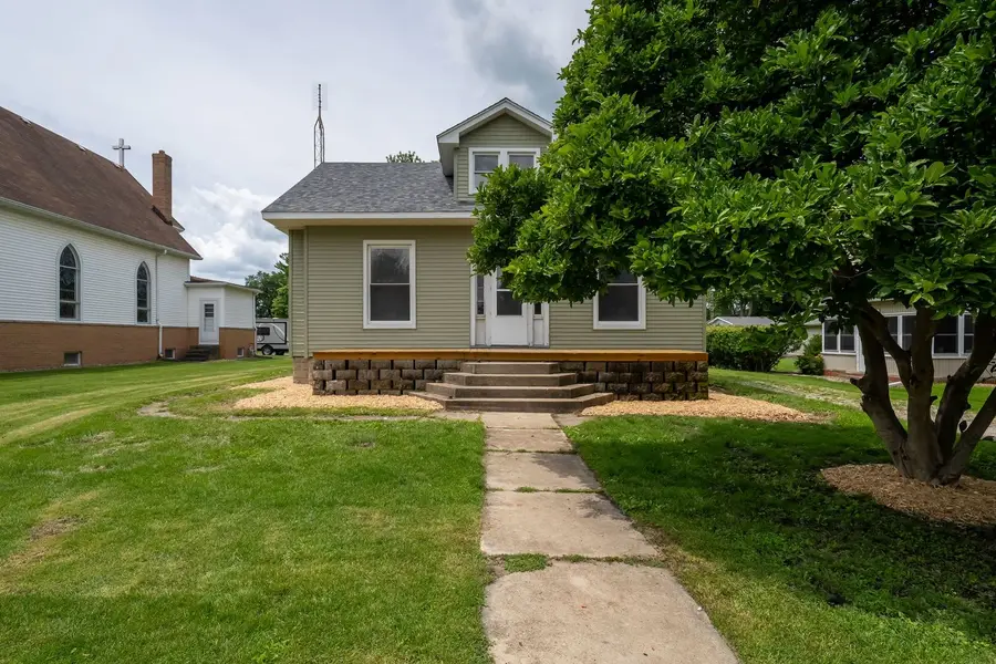 311 S Main Street, Flanagan, IL 61740 - #2