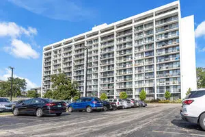 2005 S Finley Road #705, Lombard, IL 60148