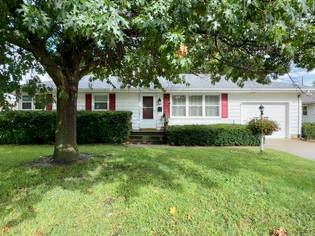 806 9th Street, Camanche, IA 52730 - #1