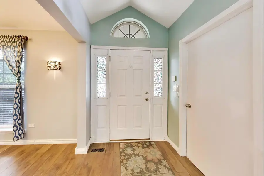 317 E Tall Oaks Lane, Itasca, IL 60143 - #2