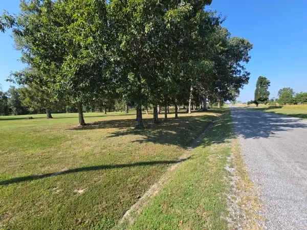 000 E Redwood Road, Mt Vernon, IL 62864