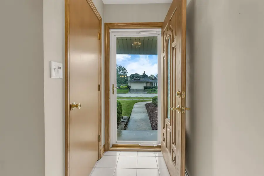1023 S Lancaster Street, Mount Prospect, IL 60056 - #3