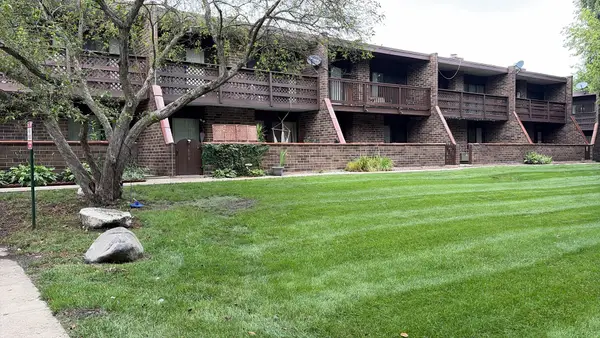 1607 Kenneth Circle #1607, Elgin, IL 60120