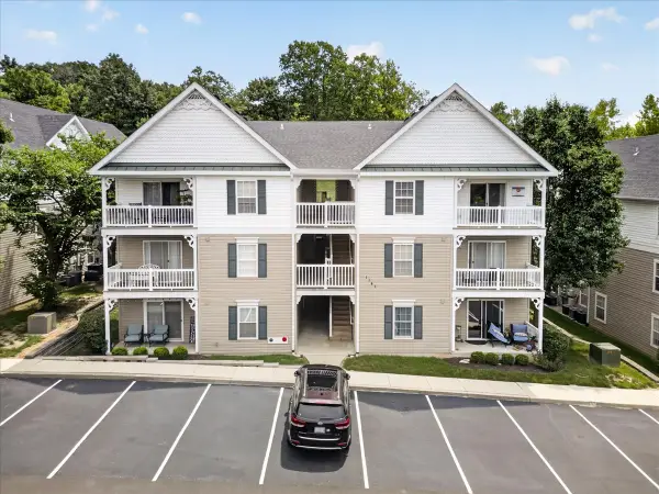 1141 Arbor Creek Drive #1D, Saint Louis, MO 63122