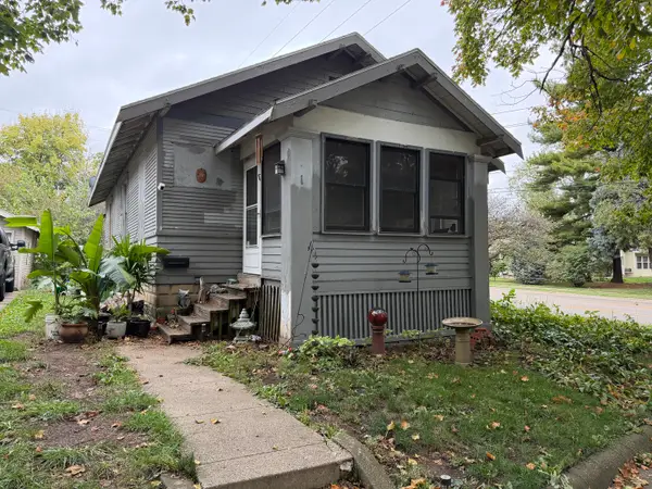 1 Harbord Drive, Bloomington, IL 61701