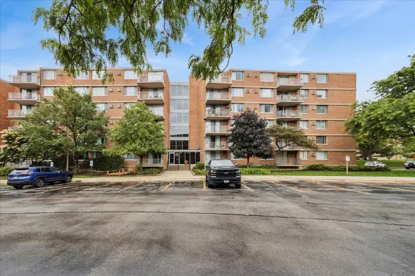2211 S Stewart Avenue S #6D, Lombard, IL 60148