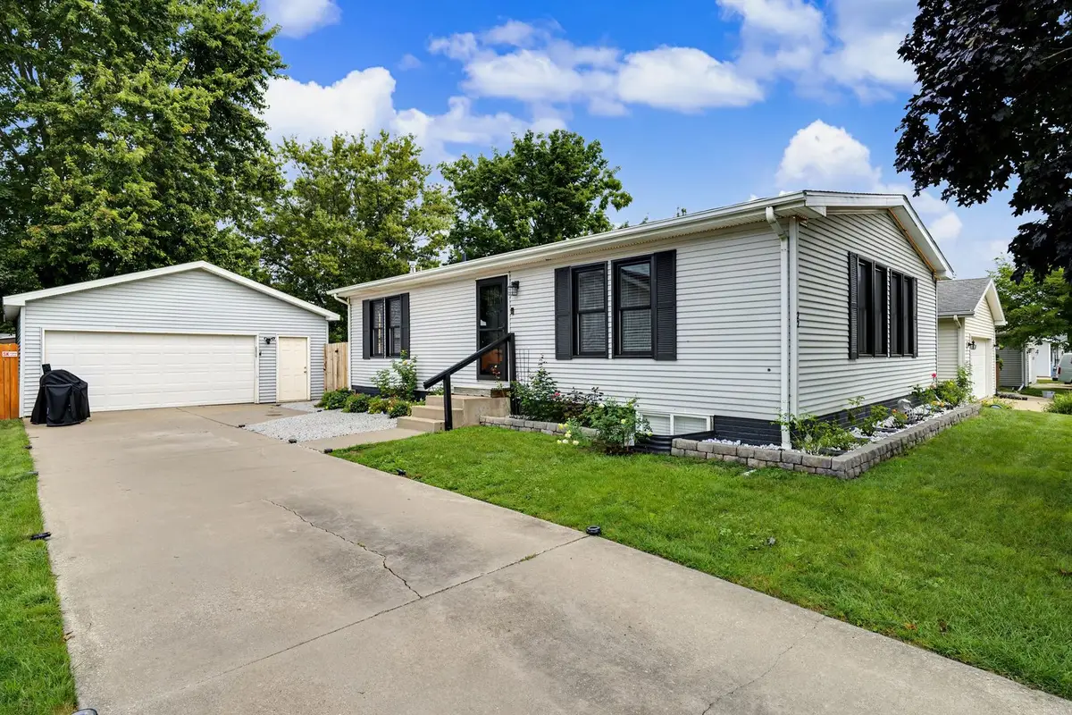 22 Geneva Court, Bloomington, IL 61704 - #1