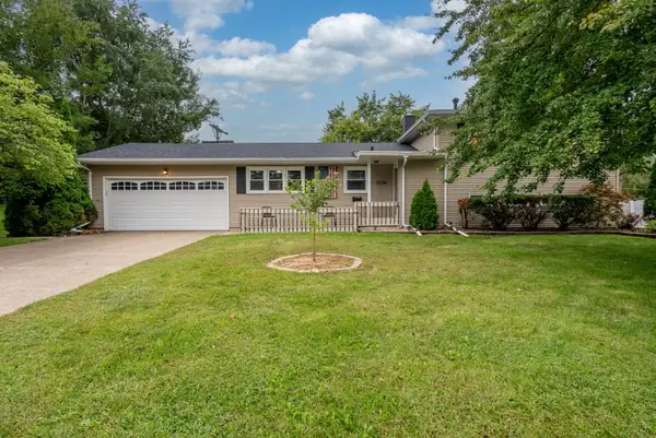 2236 Olympia Drive, Bettendorf, IA 52722
