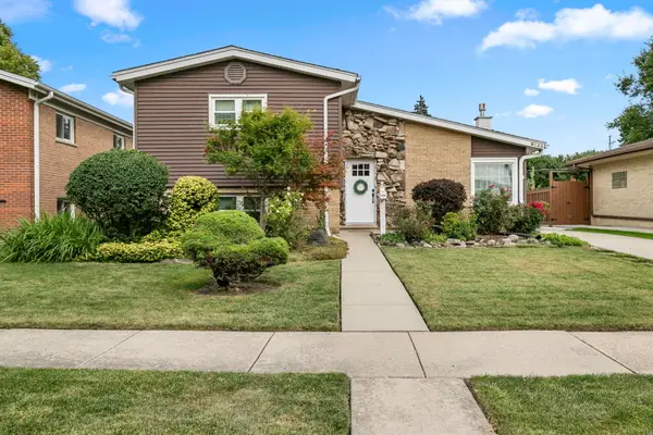 8143 N Clifton Avenue, Niles, IL 60714