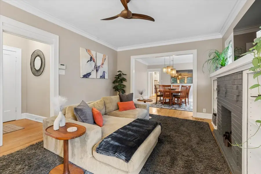 2442 W Berenice Avenue, Chicago, IL 60618 - #3