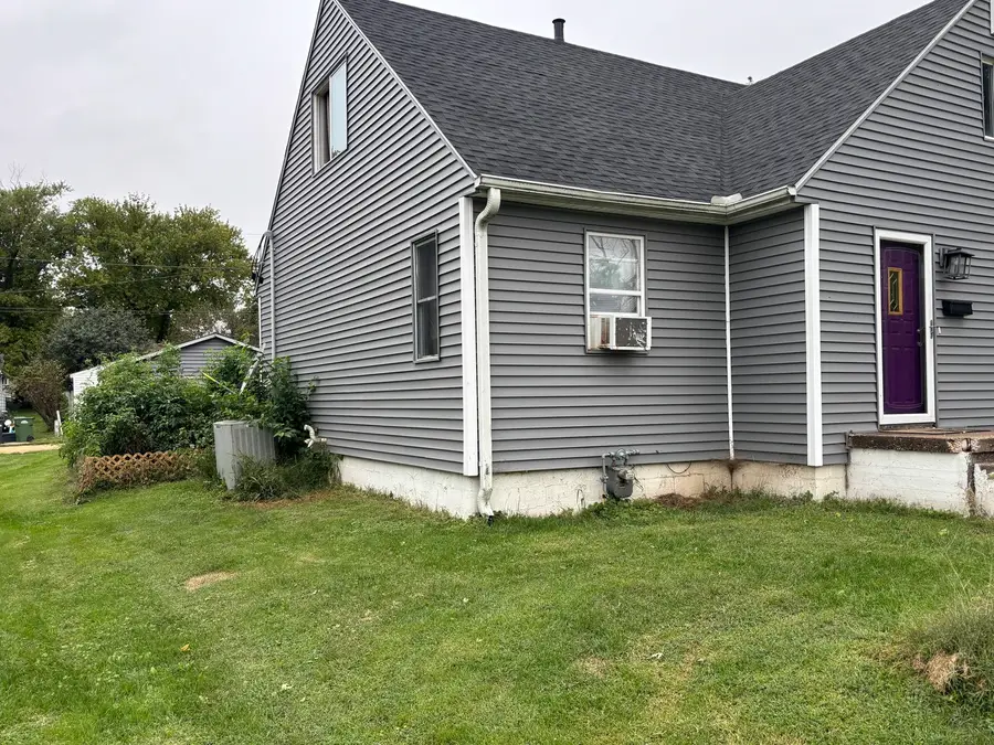2440 Dunham Street, Clinton, IA 52732 - #2