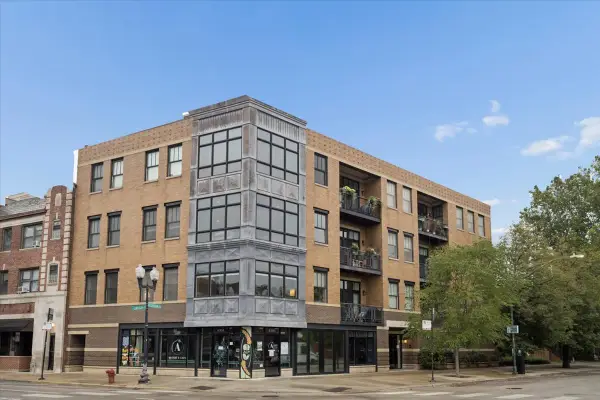 2116 W Cullom Avenue #201, Chicago, IL 60618
