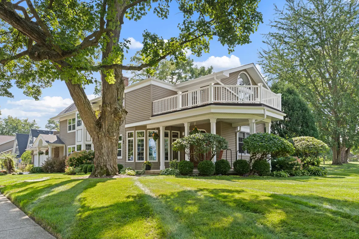 390 Grandview Avenue, Glen Ellyn, IL 60137 - #1