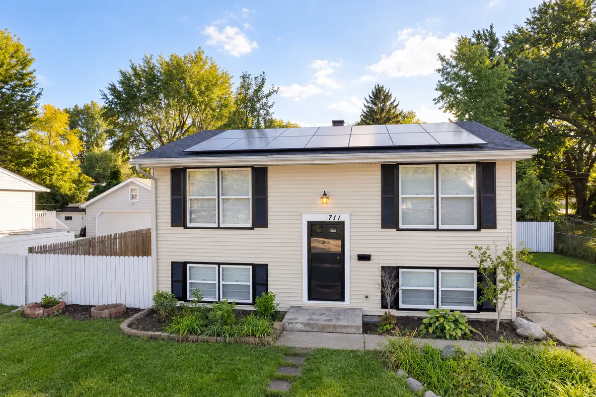 711 Southwind Drive, Carpentersville, IL 60110 - #1