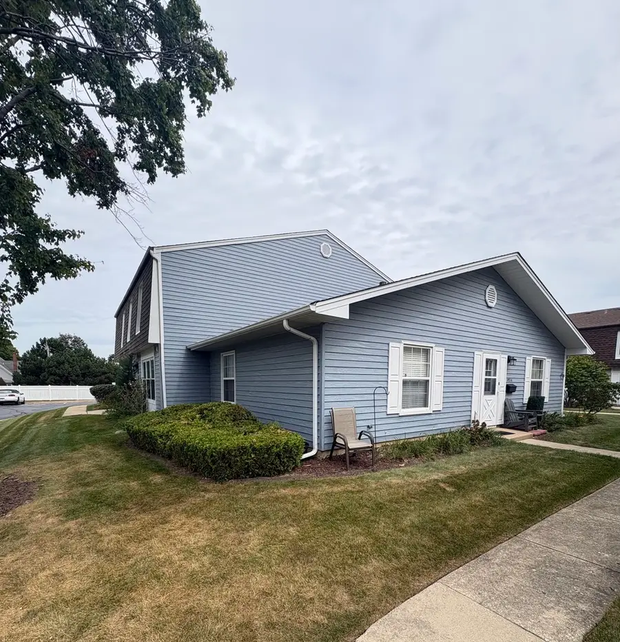 1453 Woodcutter Lane #A, Wheaton, IL 60189 - #3