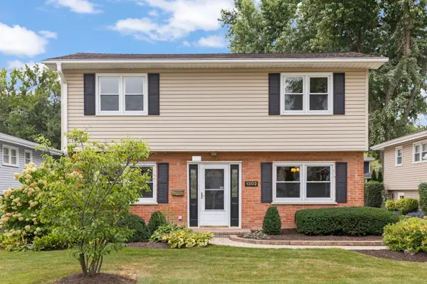 1302 Coolidge Avenue, Wheaton, IL 60189