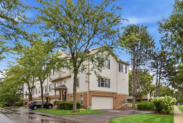 160 Monarch Drive #160, Streamwood, IL 60107
