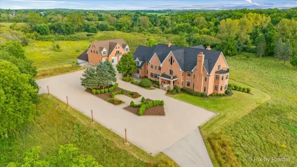 5N719 Castle Drive, St. Charles, IL 60175