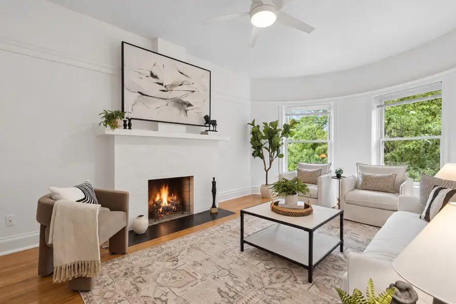 823 W Belle Plaine Avenue #3, Chicago, IL 60613 - #2