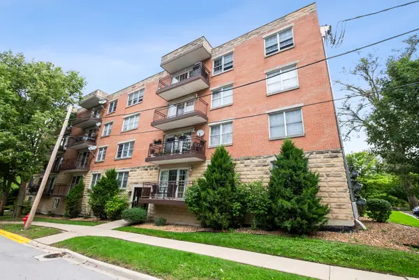 8733 Willow Boulevard #1C, Willow Springs, IL 60480