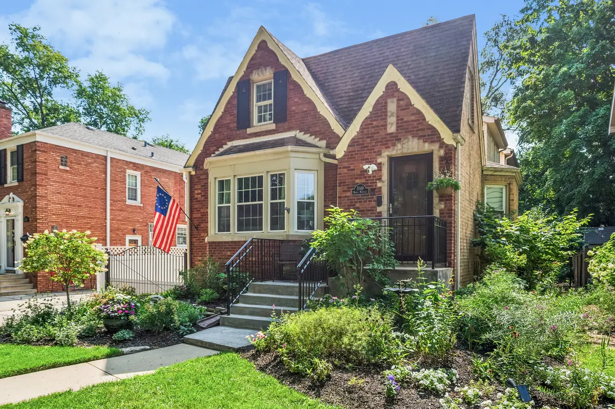 7049 N Moselle Avenue, Chicago, IL 60646 - #1