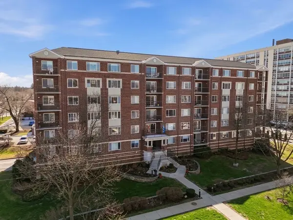 31 E Grove Street #201, Lombard, IL 60148