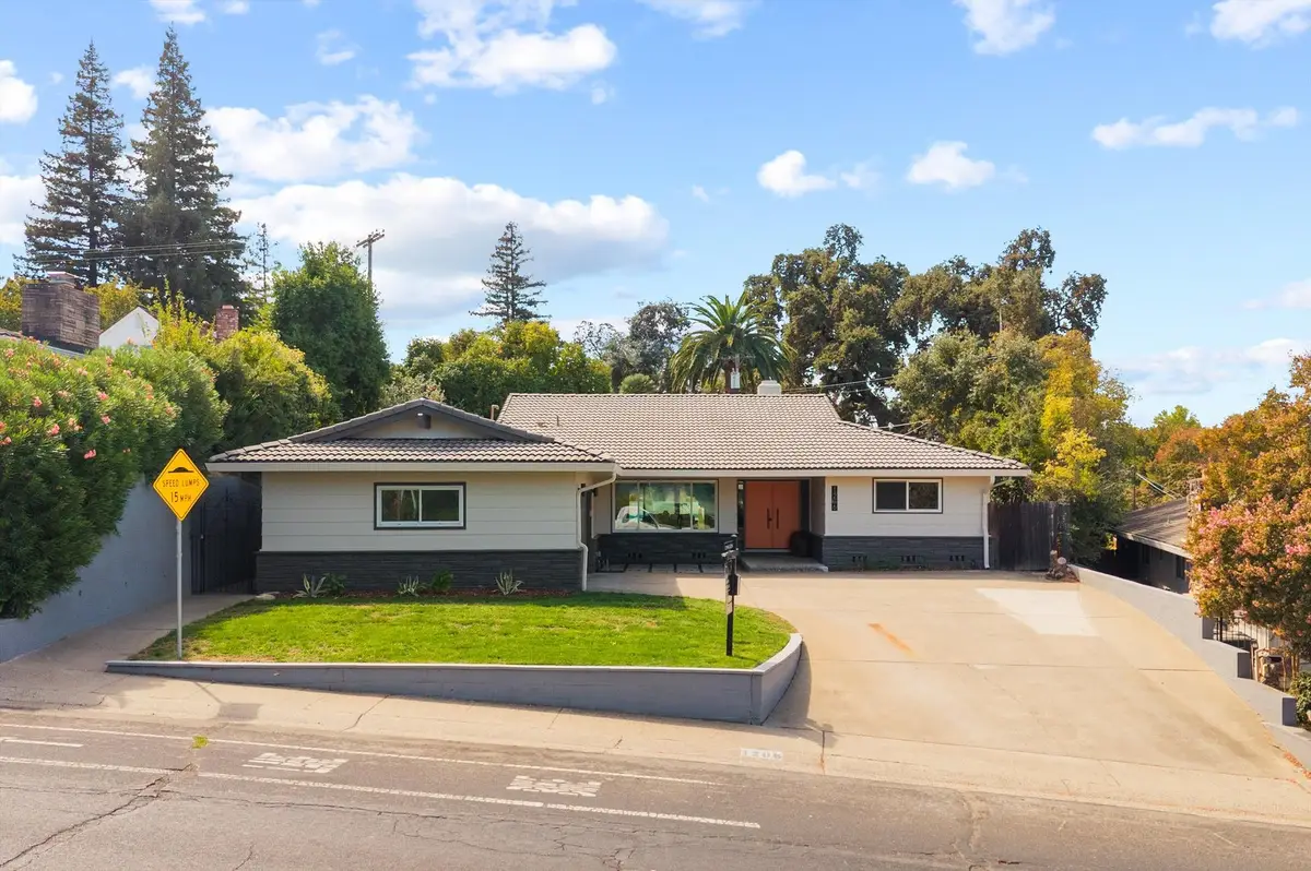 1206 43rd Avenue, Sacramento, CA 95831 - #1