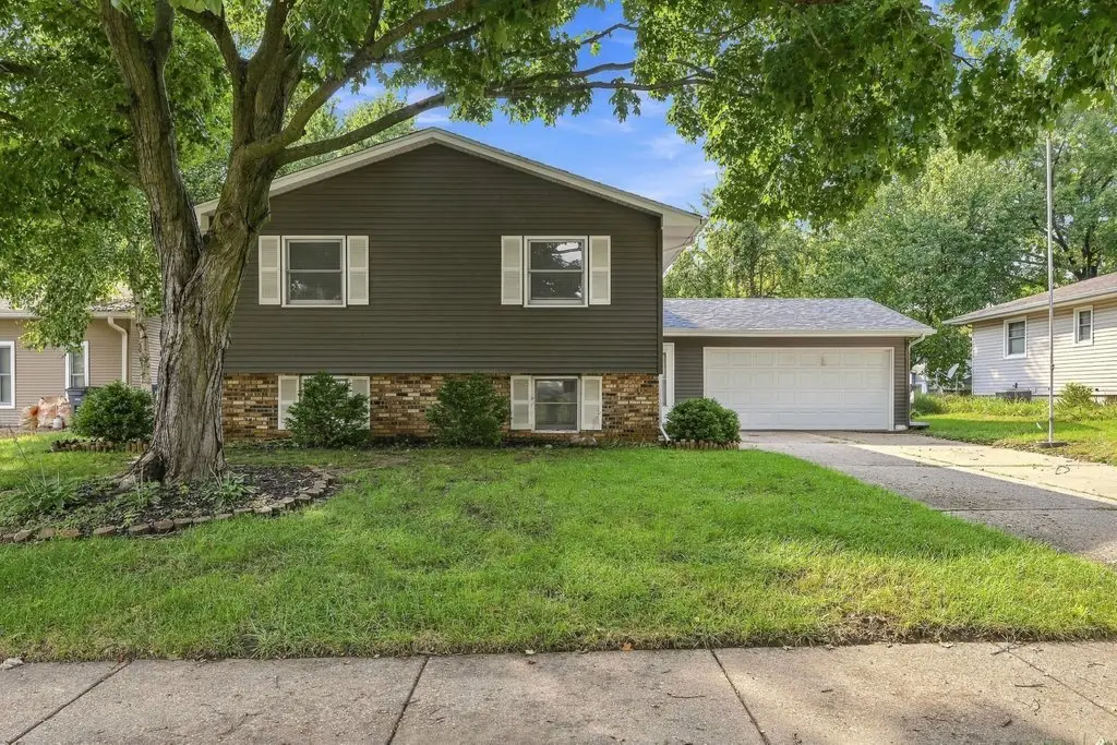 3330 Fairview Drive, Bettendorf, IA 52722 - #1