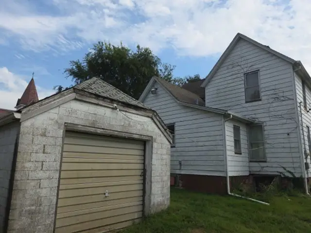 220 W 8th Street, Kewanee, IL 61443 - #3