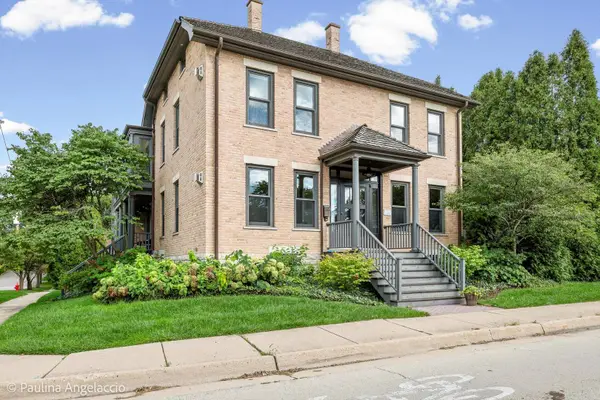 203 Dundee Avenue, Barrington, IL 60010