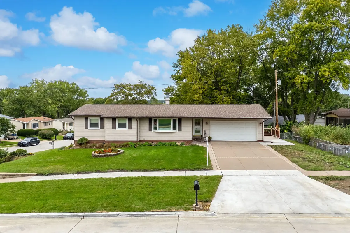 3002 29th Street, Bettendorf, IA 52722 - #1