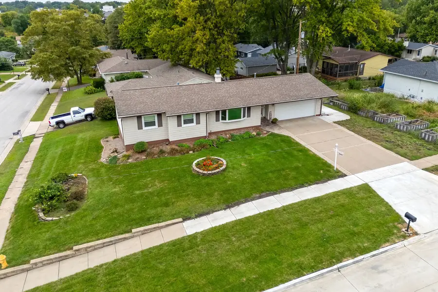 3002 29th Street, Bettendorf, IA 52722 - #2