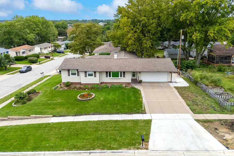 3002 29th Street, Bettendorf, IA 52722 - #3