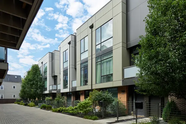 1906 N Campbell Avenue, Chicago, IL 60647
