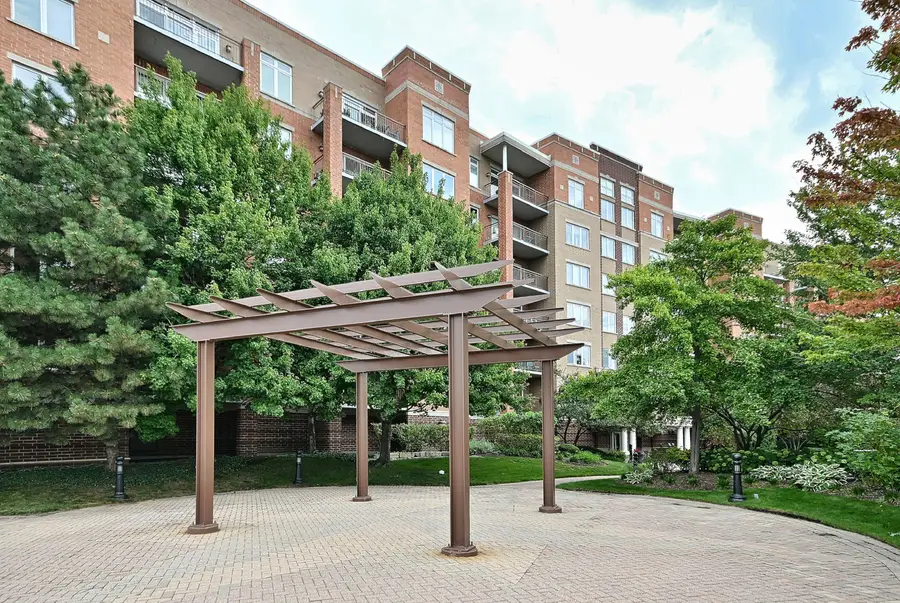 1 N Beacon Place #601, La Grange, IL 60525 - #3