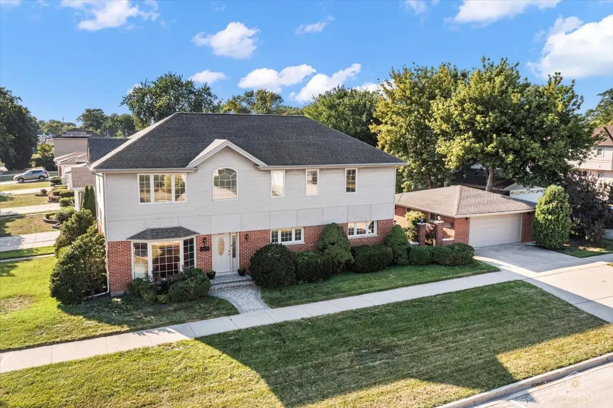 8000 W Lake Street, Niles, IL 60714 - #1