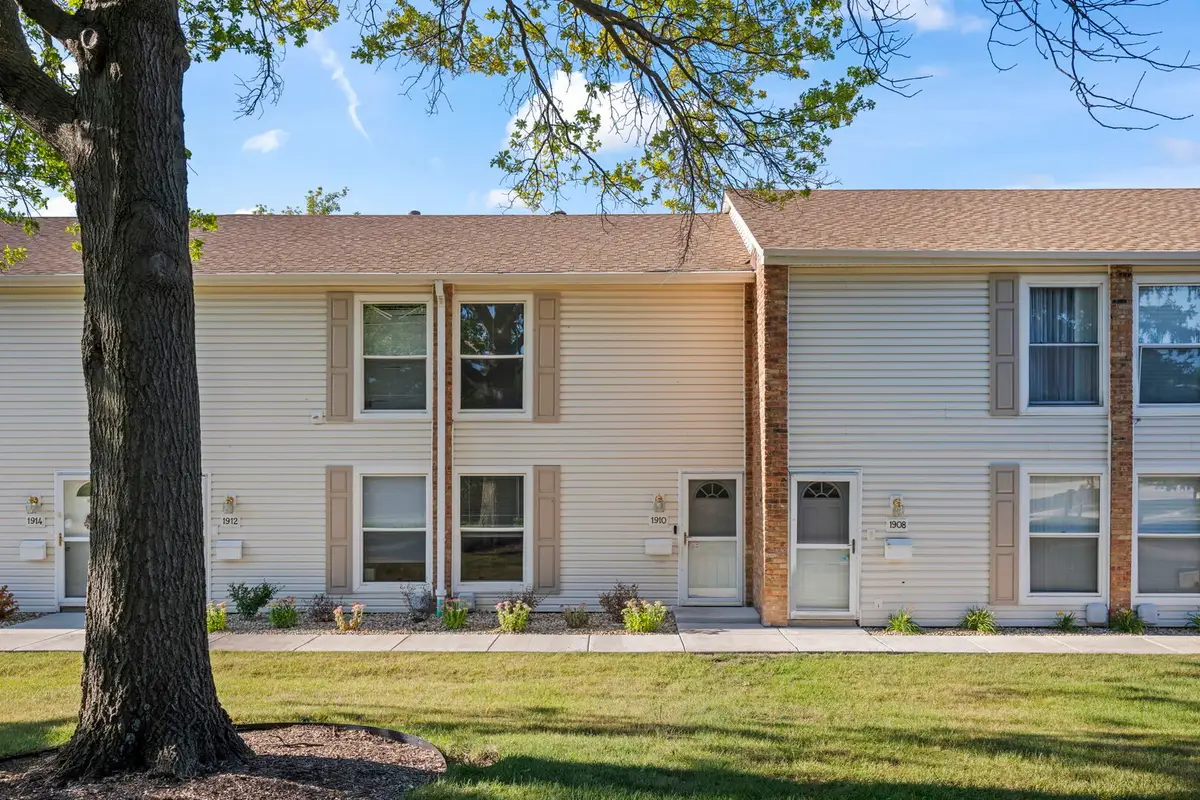 1910 Huntington Boulevard, Hoffman Estates, IL 60169 - #1