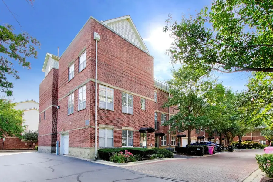 3259 N Bay Court, Chicago, IL 60618 - #2