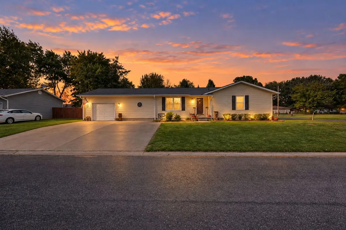 102 Lamar Drive, Salem, IL 62881 - #1