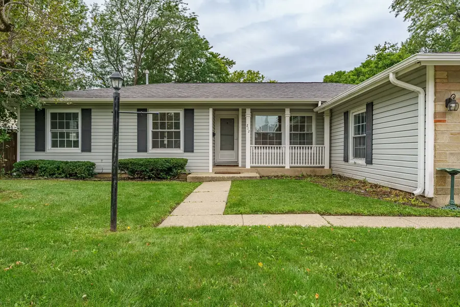 212 Wellington Avenue, Elk Grove Village, IL 60007 - #2