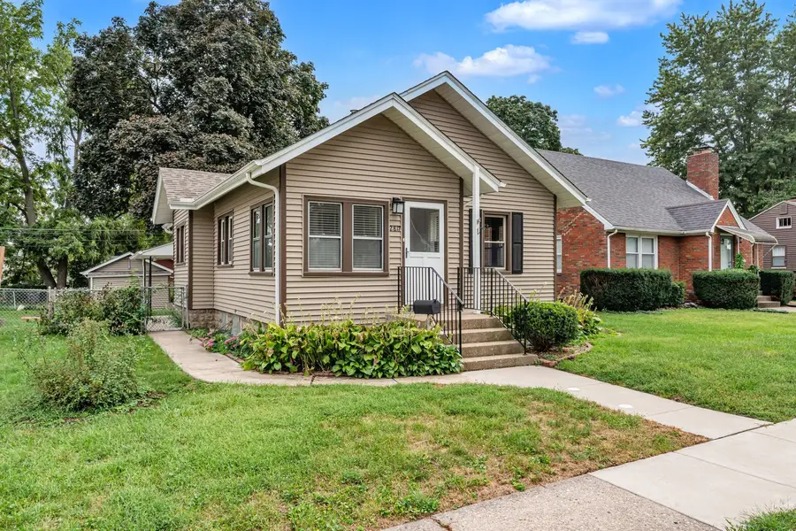2817 Bellevue Avenue, Bettendorf, IA 52722 - #3