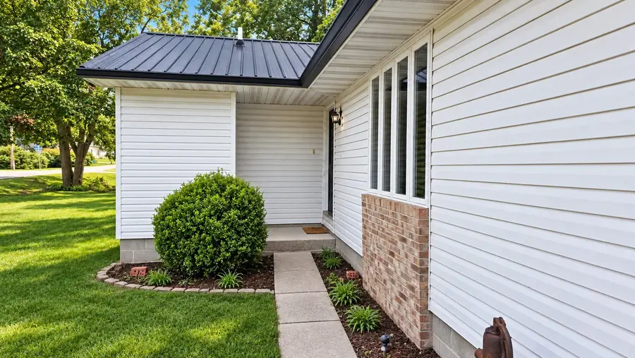 404 E Oak Street, Leroy, IL 61752 - #2
